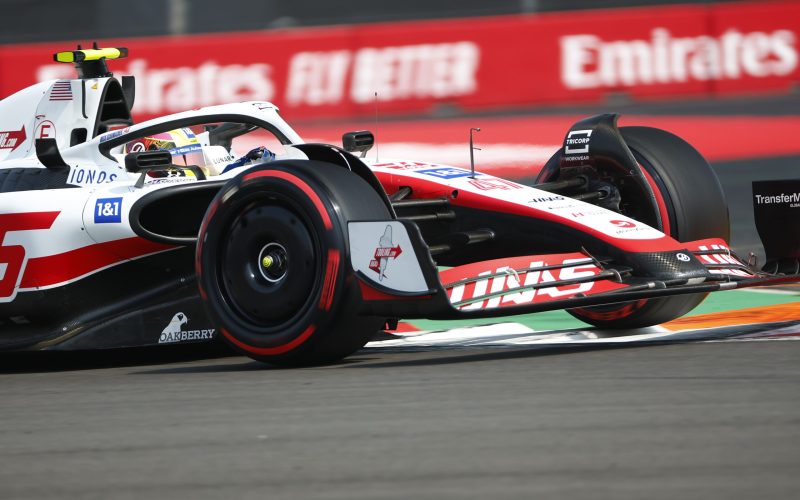 Racing car